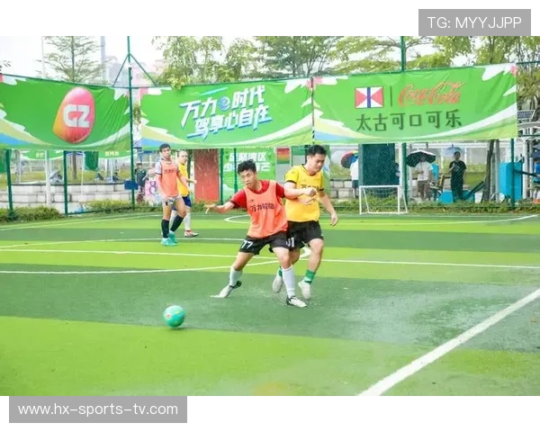 足球球星挑战跳绳极限 展现运动能力与节奏感的完美融合